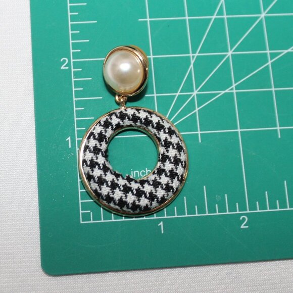 NWT Monet Pearl and Herringbone Loop Earrings - Picture 4 of 6